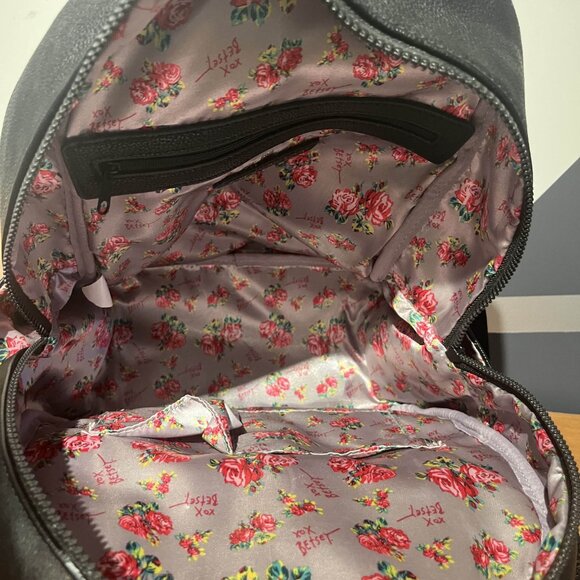 GREAT CONDITION~Betsey Johnson Backpack - Picture 7 of 10
